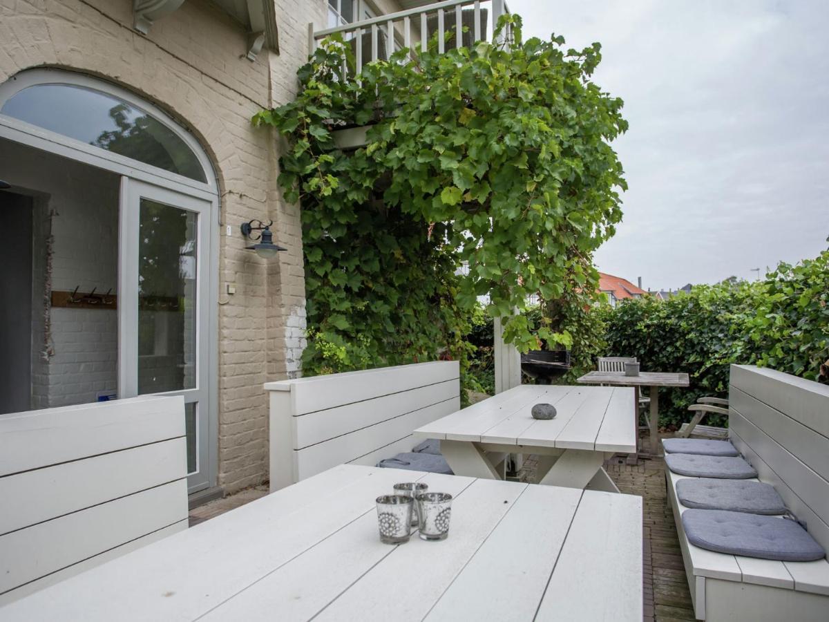 Beautiful Villa 200 Metres From The Sea Koksijde Exteriör bild