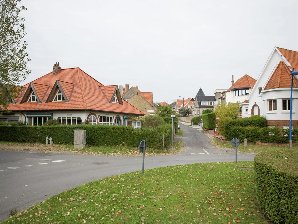 Beautiful Villa 200 Metres From The Sea Koksijde Exteriör bild